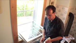 Hot and Cold Minute: Cleaning Vinyl Windows