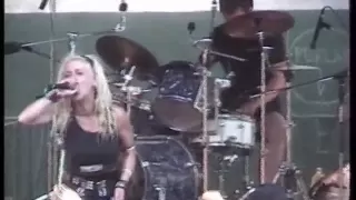 Cyness live in Obscene extreme 2002