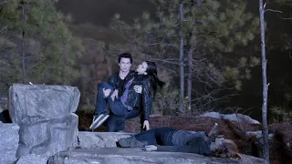 TVD 2x21 - Elena dies in the sacrifice and Damon takes her body, Bonnie tries to kill Klaus | HD