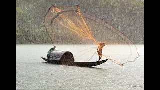 Традиционная рыбалка кастинговой сетью в Колумбии. Traditional fishing casting net in Colombia