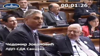 Vojislav Šešelj oterao Čedomira Jovanovića iz skupštinske sale!