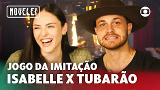 Tente não rir com Isabelle Drummond e Gustavo Tubarão adivinhando novelas | Jogo da Imitação Novelei