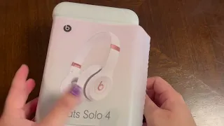 Unboxing beats solo 4