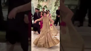 Hania Amir Dancing #haniaamir #merehumsafar #dancevideo #viralvideo