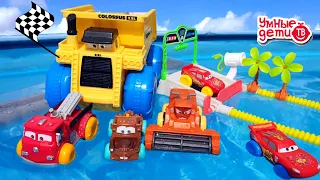 МакКуин и его друзья машинки в бассейне 🚗💦 Веселая гонка  😀 Cars in the Pool for kids