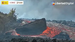 #VOLCÁN: Un enorme bloque errático de lava se desplaza hacia Tajuya en La Palma