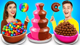 Desafío de Fondue de Fuente de Chocolate | Batalla Loca y Pastel de Chocolate por YUMMY JELLY