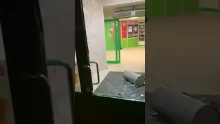 В Вологде пьяный мужчина пытался украсть мясо из закрытого на ночь павильона в торговом центре