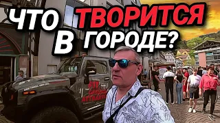 ЧТО ТВОРИТСЯ В ГОРОДЕ? БЛОШИНЫЙ РЫНОК.  КАЖДЫЙ ХОЧЕТ ЧТО-ТО ПРОДАТЬ.