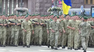 Киев. Идут солдаты НАТО? Репетиция военного парада ко Дню Независимости Украины