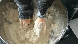 Tiny Hands Cooking Show: No-Knead Bread 101