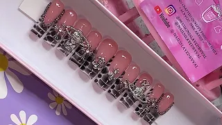 Trendy Press on nails ! Tutorial 🩶🕷️💅🏼 beginner friendly! Easy nail design for press on nails!