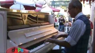 Gershwin Medley - Disneyland Piano Player: Ragtime Robert!