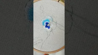 Вышивка гладью цветы / pansy flower embroidery #shorts
