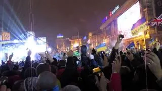 Гимн Украины на Майдане в последние минуты 2013 года.