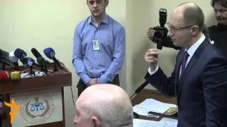 Суд вирішує, чи позбавити Власенка мандата