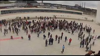 Flashmob -Baile- I will survive Gloria Gaynor Grupo YO APOYO CENTRO NIEMEYER