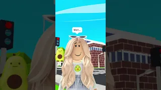 Gold Digger Mum PICKED CASH Over Her Daughter In Adopt Me Roblox! #adoptme #roblox #robloxshorts