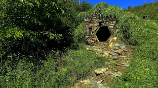 Crafting Survival Bushcraft Shelter: moss roof, stone walls, clay fireplace - Solo Camping