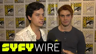 Riverdale Cast Previews Season 2, New Relationships | San Diego Comic-Con 2017 | SYFY WIRE