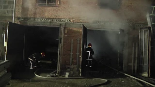 Хмельницькі вогнеборці ліквідували пожежу гаража, не допустивши поширення вогню на гаражний масив