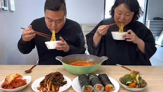 SUB) 벚꽃구경 갔다가 근처 맛집 김밥 사서 틈새라면에 먹기~! (ft.파김치) | Home meal (Gimbap, Spicy Ramyeon) Mukbang