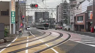 救急車に進路を譲る電車