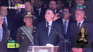 Presidente Bolsonaro participa de comemoração do dia do Exército