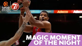 7DAYS Magic Moment of the Night: What a block for Sir Hines!