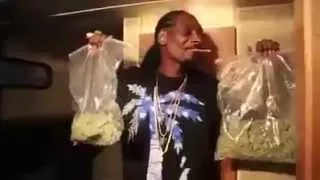 Snoop Dogg is happy with his weed !