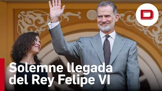 Felipe VI, arropado con el himno de España a su llegada a Las Ventas