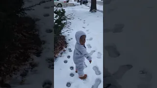 Baby girl first snow ❄️ #snow #winter #shorts #youtubeshorts