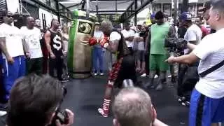 Floyd Mayweather Undisputed At Work