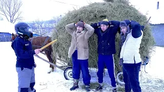 Cand vinzi iarba in sat, dar te prinde politia