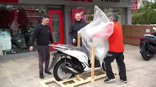 unboxing HONDA SH150 new scooter 2023 white color