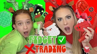 RED ❤️ VS GREEN 💚 CHRISTMAS FIDGET TRADE! *KALLI SCAMMED ME?!*