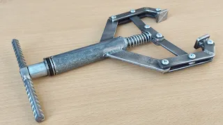 few know how to make a Diy metal vise from galvanized tube pipe