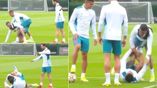 Gabriel Jesus vs Riyad Mahrez fight  in Manchester City Training 😂