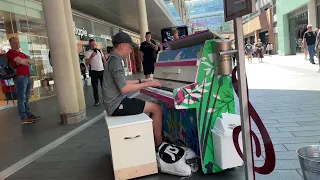 Pjanoo - Street pianist cover version of Eric Prydz ibiza classic