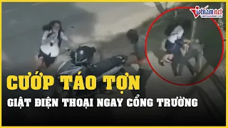 TPHCM: Cướp táo tợn vật ngã nữ sinh giật điện thoại ngay cổng trường | Vietnamnet