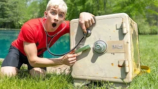 BREAKING INTO ABANDONED SAFE!!