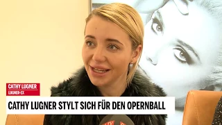 Cathy Lugner stylt sich für den Opernball