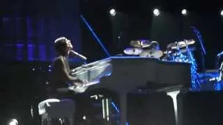 Alicia Keys - Paris (25/06/2013) - Try Sleeping With A Broken Heart/Fallin'