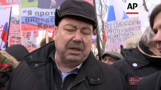 Opposition leader hit with dye at Nemtsov march