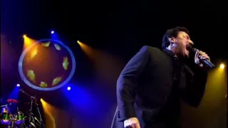 Toto - Caught in the Balance (Live in Paris 2007)
