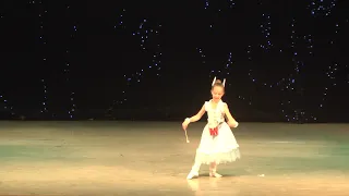 Манон Терра 6 лет. Вариация зайца барабанщика из балета Фея кукол.