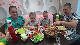 МУКБАНГ ШАШЛЫК НА УГЛЯХ ДЛЯ БОЛЬШОЙ СЕМЬИ | MUKBANG BARBECUE ON COALS FOR A LARGE FAMILY