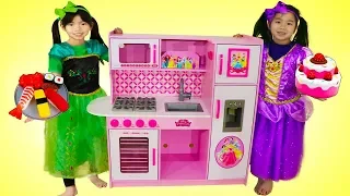 Emma & Jannie Pretend Play Food Cooking Competition w/ Cute Kitchen Kid Toys