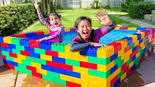 Jannie and Ellie Learn to Swim in the Kids Lego Pool and Plays with Fun Water Toys