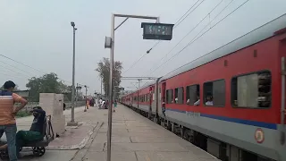 22424 AMRITSAR-GORAKHPUR  JAN SADHARAN EXPRESS CROSSING RAJPURA JUNCTION AT 35 SPEED